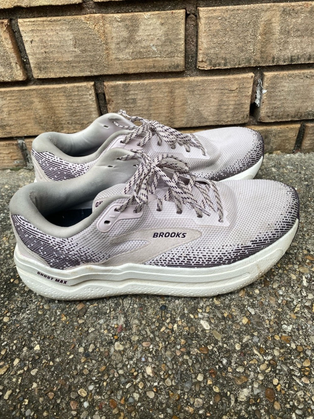 BROOKS Women’s Ghost Max 2 Neutral Running & Walking Tennis Shoe in Size 11 - Picture 4 of 8